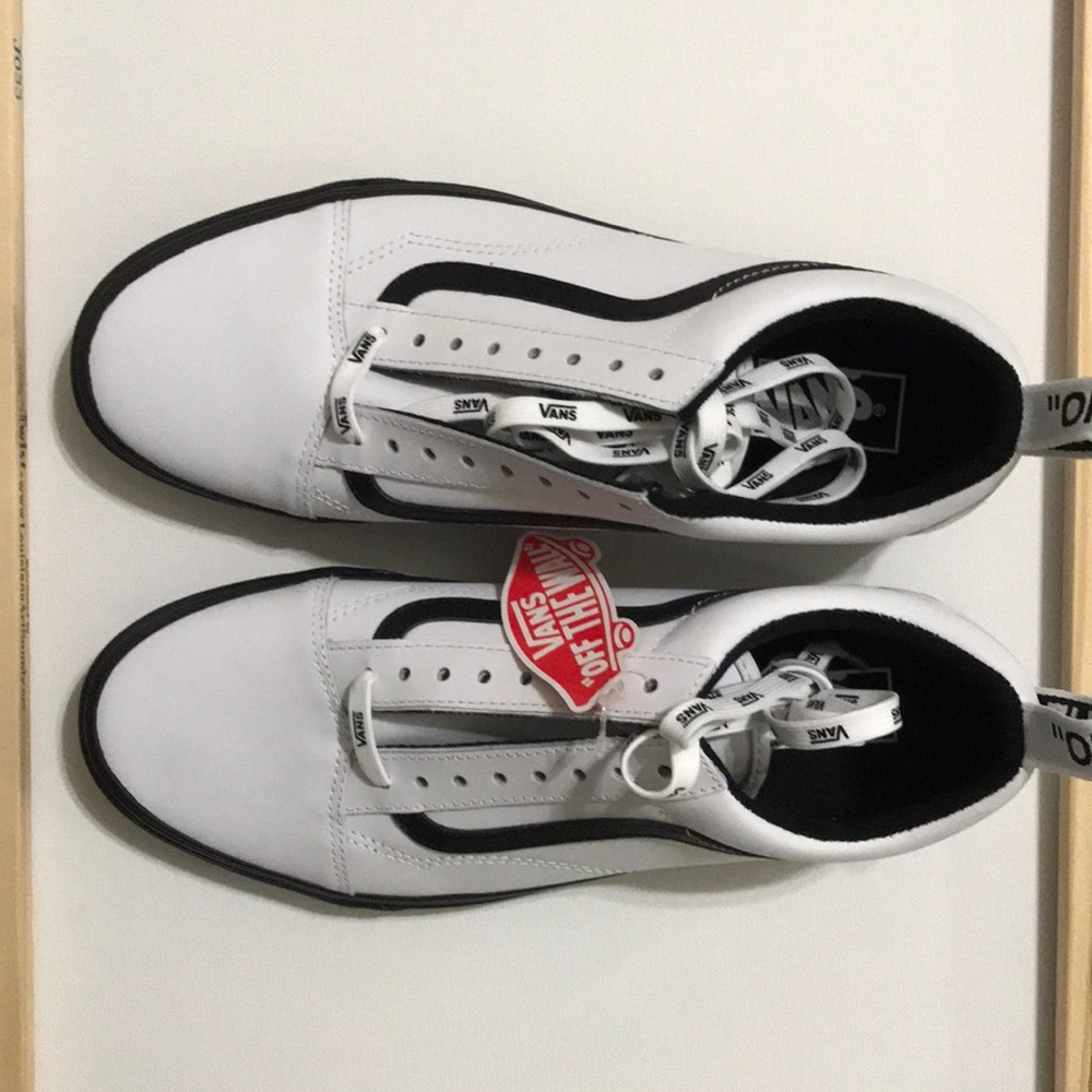 10.5-Vans Off The Wall White